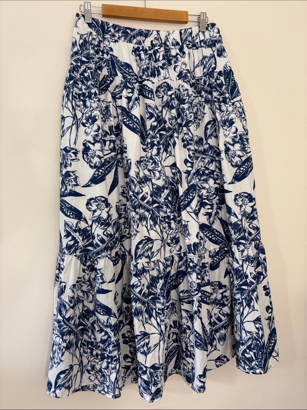 Abercrombie & Fitch Tiered Maxi Skirt White Navy Blue Floral Print Flowy Large